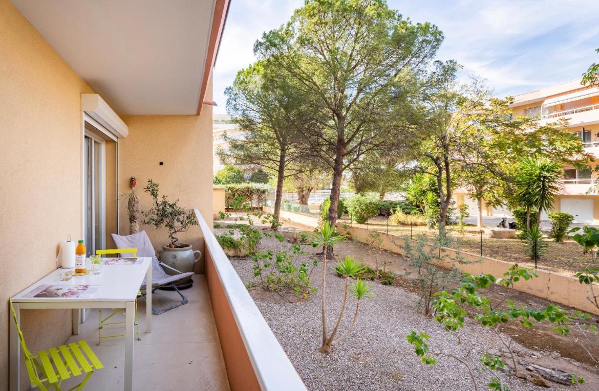 Joli T2 Tres Proche De La Plage De Frejus Bagian luar foto