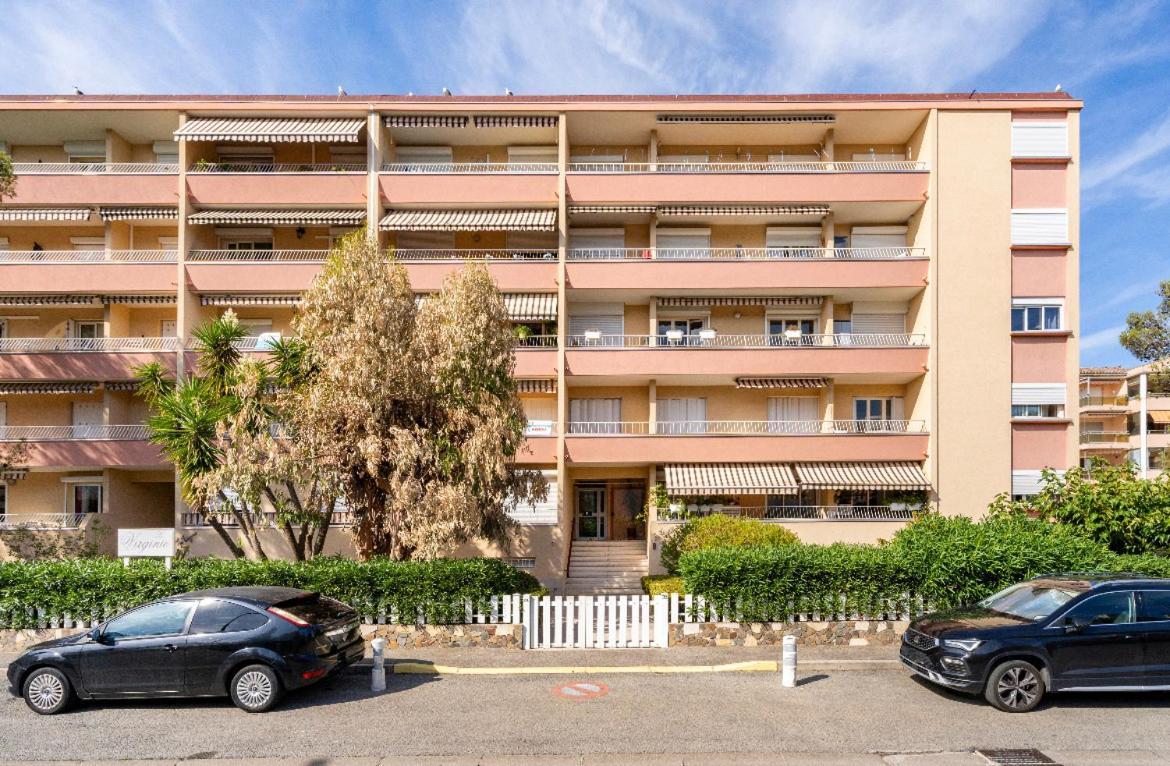 Joli T2 Tres Proche De La Plage De Frejus Bagian luar foto