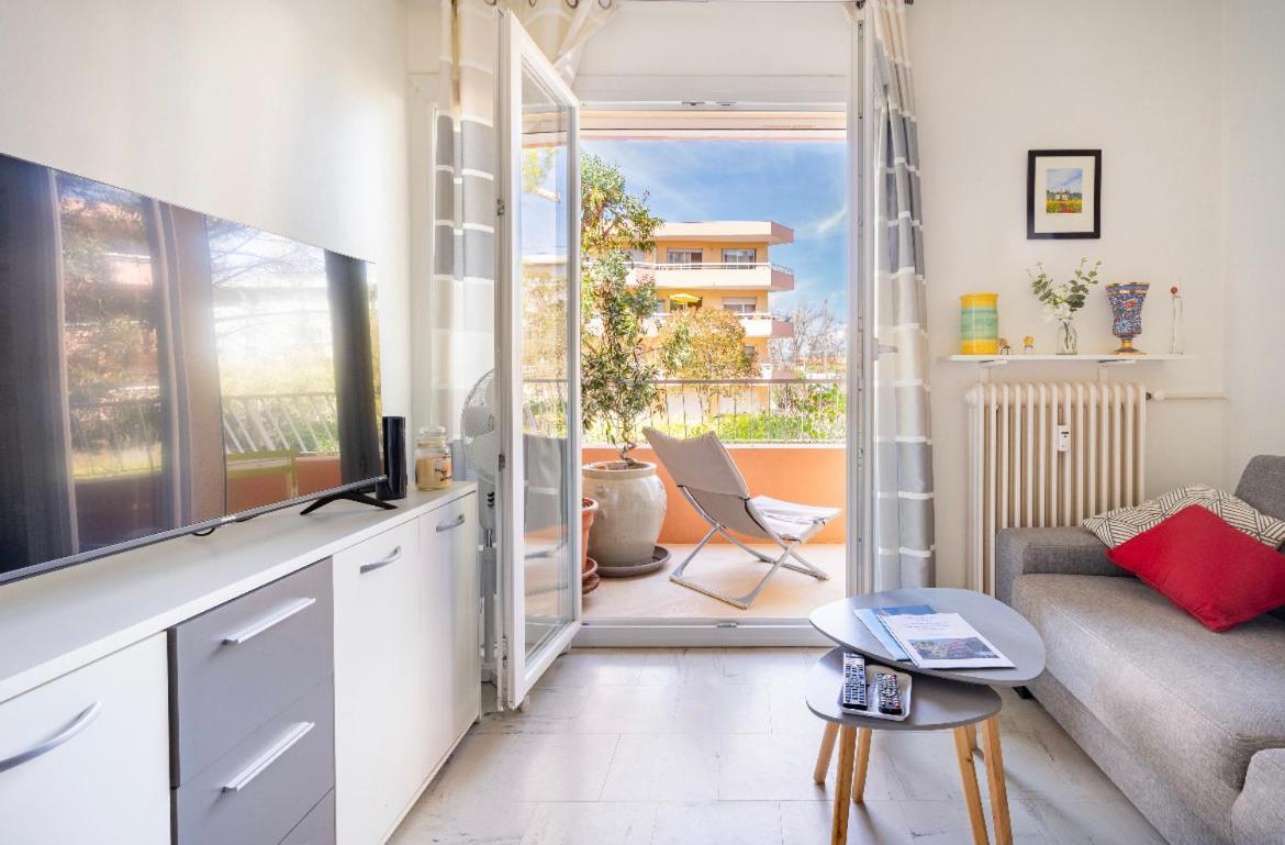 Joli T2 Tres Proche De La Plage De Frejus Bagian luar foto